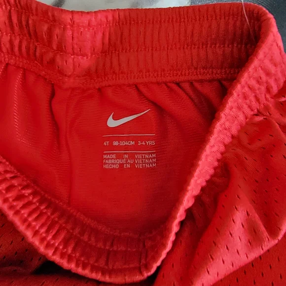 New with tag NIKE sz 4T boys essential mesh red short - Picture 2 of 3